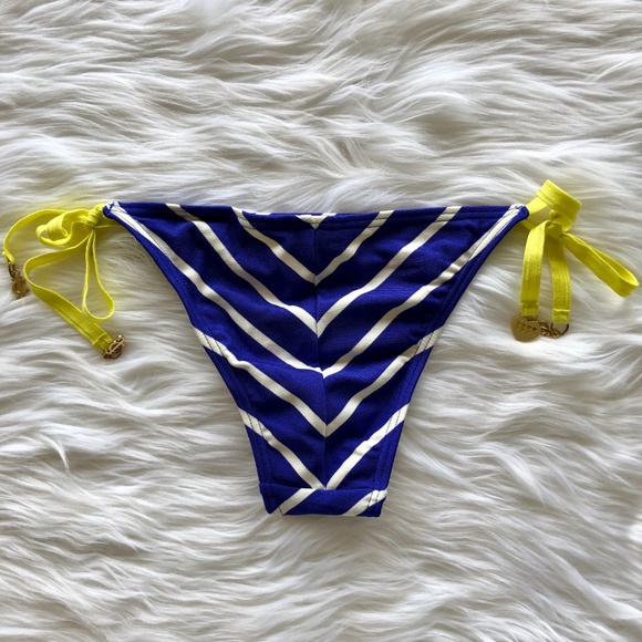 [67] JUICY COUTURE Blue & White Bikini Bottoms - Picture 4 of 7